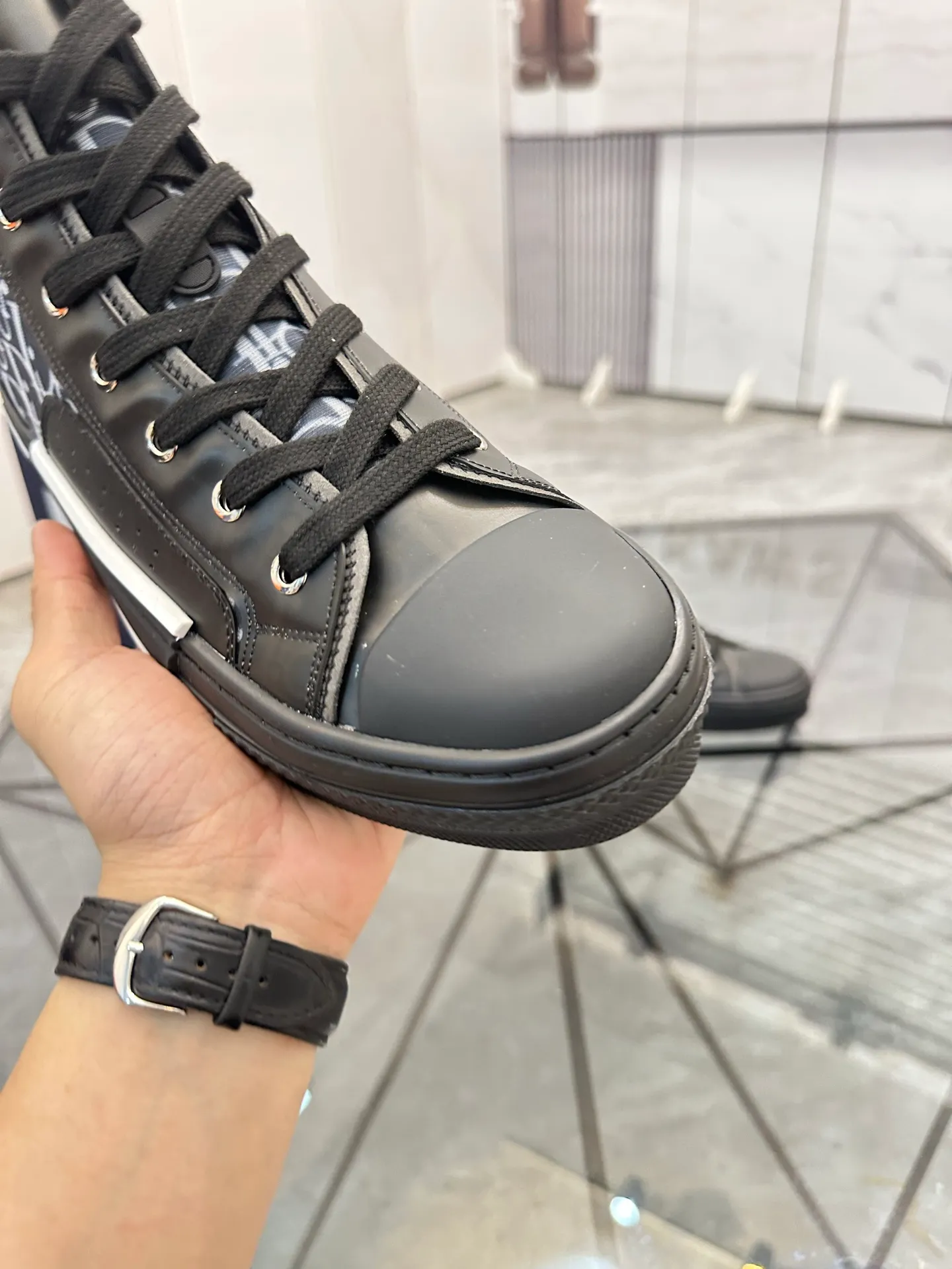 Selling men's shoes 💰: 💰P440¥ Product trademark: Dio* "Dior*" high-top casual shoes Regular size: 36-45 (can be customized to 46) Couple style B23 Product materials: Upper imported original fabric, breathable lining, original outsole. No.: 007
